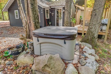 Discover the perfect getaway with this inviting two-bedroom - photo 4