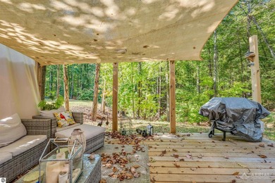 Discover the perfect getaway with this inviting two-bedroom - photo 6