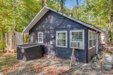 Discover the perfect getaway with this inviting two-bedroom - photo 10
