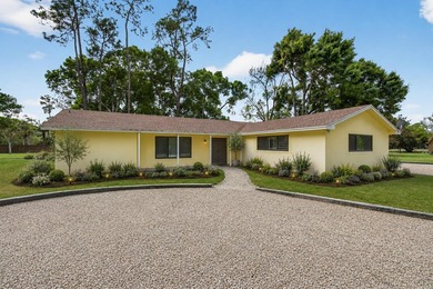 2 beautiful acres of land in Wellington - this concrete block 4 - photo 2