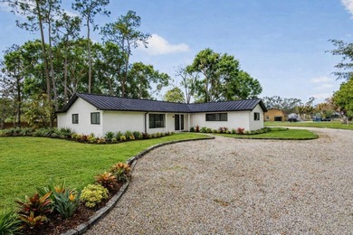 2 beautiful acres of land in Wellington - this concrete block 4 - photo 4