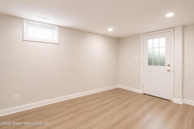 Welcome to your dream home! This beautiful, renovated and - photo 17