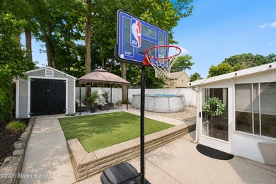 Welcome to your dream home! This beautiful, renovated and - photo 20