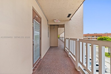 Stunning unobstructed lake views! Beautifully updated 3rd-floor - photo 2