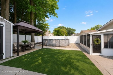 Welcome to your dream home! This beautiful, renovated and - photo 23