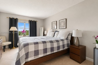 Stunning unobstructed lake views! Beautifully updated 3rd-floor - photo 8