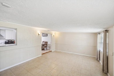 Spacious 3-bedroom, 2-bath CBS home located in a quiet - photo 13