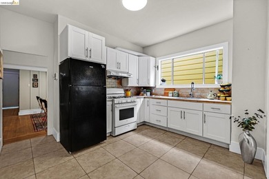 Set in a dynamic, authentically urban pocket, the neighborhood - photo 14