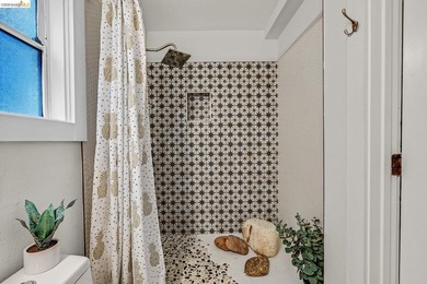 Set in a dynamic, authentically urban pocket, the neighborhood - photo 15