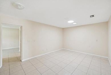 Spacious 3-bedroom, 2-bath CBS home located in a quiet - photo 16