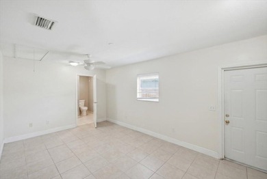 Spacious 3-bedroom, 2-bath CBS home located in a quiet - photo 17
