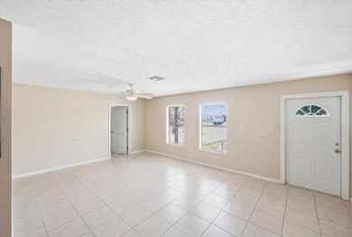 Spacious 3-bedroom, 2-bath CBS home located in a quiet - photo 20