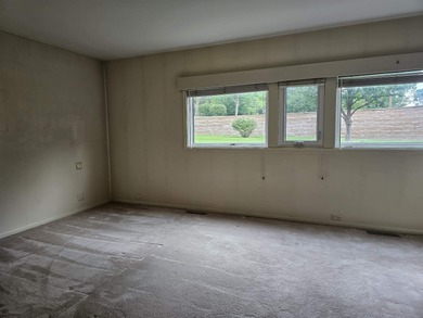 WOW, what a location & what a view of Sunnyside golf course