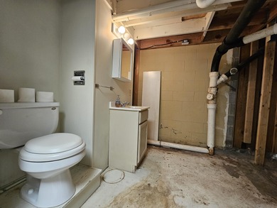 WOW, what a location & what a view of Sunnyside golf course