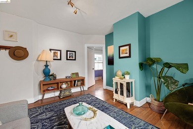 Set in a dynamic, authentically urban pocket, the neighborhood - photo 31