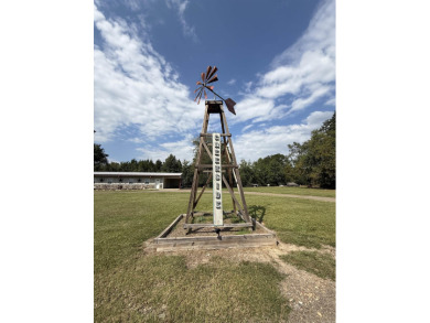 Minutes from the Crater of Diamond State Park and beautiful Lake