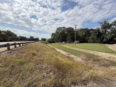 Minutes from the Crater of Diamond State Park and beautiful Lake