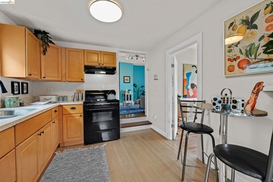 Set in a dynamic, authentically urban pocket, the neighborhood - photo 39