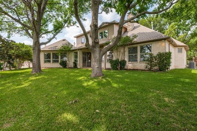 Experience Refined Living in this gorgeous move in ready Home - photo 3