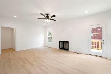 Almost new 4 Bed/ 2.5 Bath home in one of the most desired areas - photo 11