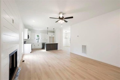 Almost new 4 Bed/ 2.5 Bath home in one of the most desired areas - photo 12
