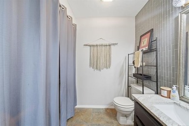 Luxury lakefront townhouse in the gated Villas of Lakeland on - photo 18