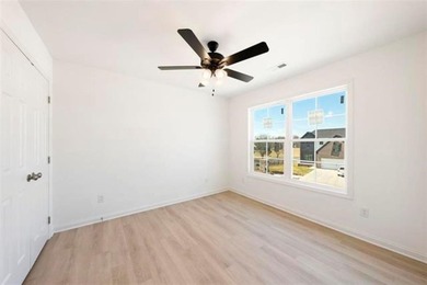 Almost new 4 Bed/ 2.5 Bath home in one of the most desired areas - photo 18