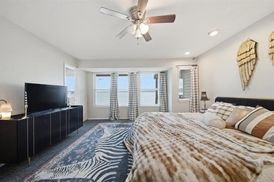 Luxury lakefront townhouse in the gated Villas of Lakeland on - photo 22