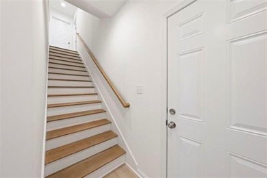 Almost new 4 Bed/ 2.5 Bath home in one of the most desired areas - photo 25