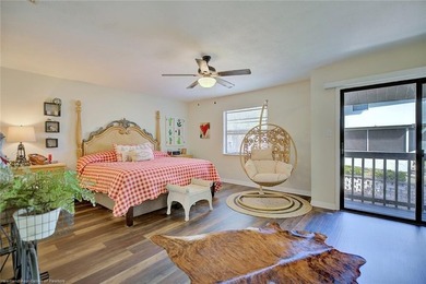 Welcome to this beautifully remodeled 2-bedroom, 2-bathroom - photo 26