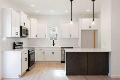 Almost new 4 Bed/ 2.5 Bath home in one of the most desired areas - photo 30