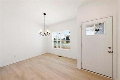 Almost new 4 Bed/ 2.5 Bath home in one of the most desired areas - photo 32