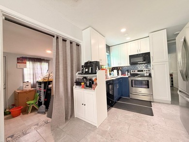 Welcome to this charming three-bedroom, one-bathroom - photo 5