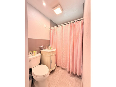 Welcome to this charming three-bedroom, one-bathroom - photo 10