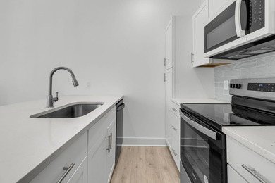 Downtown Charleston fully renovated duplex in a high-demand - photo 13