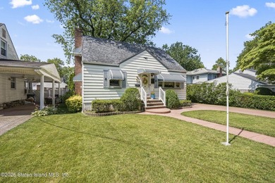 Meticulously maintained Cape Cod on 50 X 100 in the heart of New - photo 23