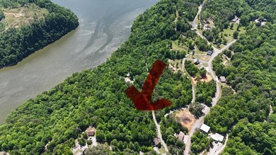 This 0.94+/- acre, wooded lot offers privacy and natural beauty - photo 4