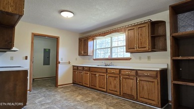 324 Circle R delivers easy living, smart storage, and a - photo 3