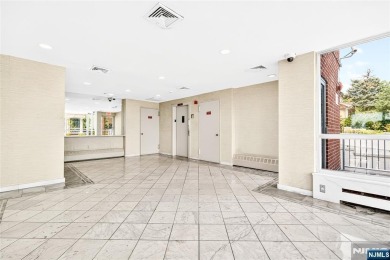 899 Boulevard East 4O