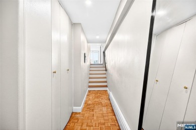 899 Boulevard East 4O