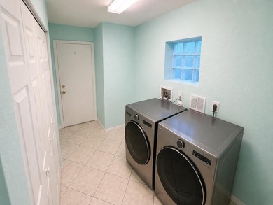 Welcome to this beautifully maintained 3-bedroom, 2.5-bath home - photo 21