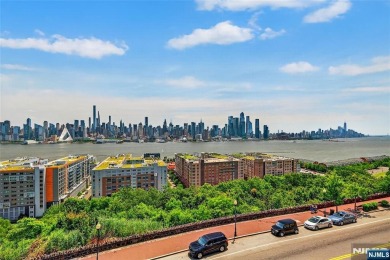 899 Boulevard East 4O