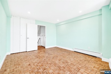 899 Boulevard East 4O