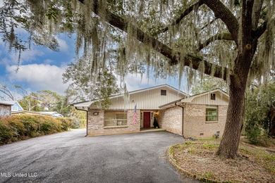 DOWNTOWN OCEAN SPRINGS home with all of the charm and character - photo 5