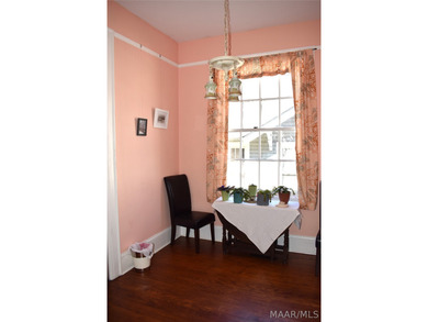 Welcome to the heart of the Garden District! Situated on a