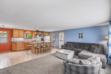 Experience the charm of lake living in this charming 3-bed - photo 11
