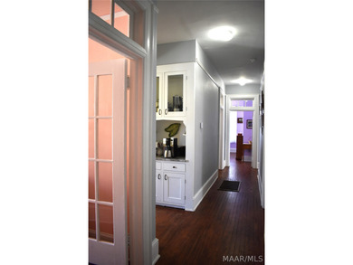 Welcome to the heart of the Garden District! Situated on a