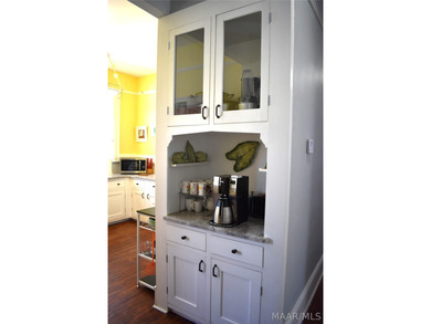 Welcome to the heart of the Garden District! Situated on a