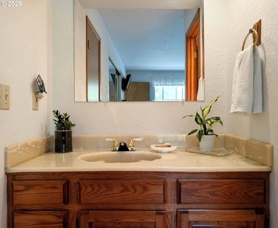 Wake up to sweeping views of the Chetco River, Pacific Ocean and - photo 17