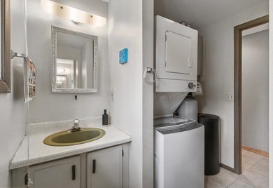 Experience the charm of lake living in this charming 3-bed - photo 17